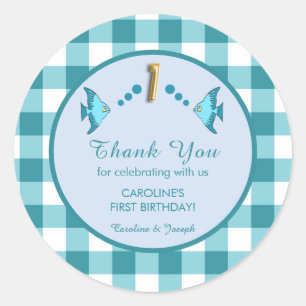 Eerste verjaardag turquoise-blauw geruit vis bedan ronde sticker