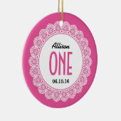 Eerste verjaardag van baby Memento Roze met kant B Keramisch Ornament (Rechts)