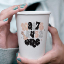 Eerste verjaardag van de jaarwisseling papieren bekers