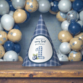 Eerste verjaardag van kind met blauwe bes feesthoedjes