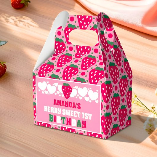 Eerste verjaardagsfeestje met aardbei bedankdoosjes