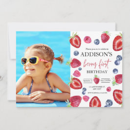 Eerste verjaardagsfeestje van aardbei eerste foto kaart