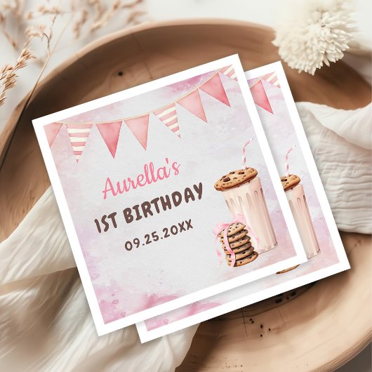 Eerste verjaardagsfeestje voor meisje met melk en servet