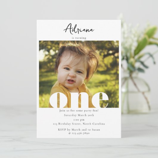 Eerste verjaardagsuitnodiging 1e One Photo Script Kaart (Staand voorkant)