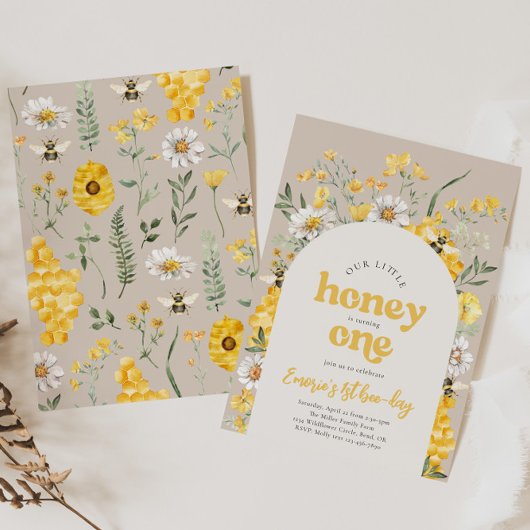 Eerste verjaardagsuitnodiging Gele Wildebloem Bij Kaart