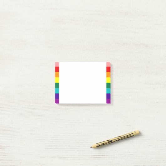 Eerste vlag voor regenboogpride post-it® notes (Op bureau)
