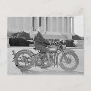 Eerste vrouwen die een Motorfielenlicentie krijgen Briefkaart