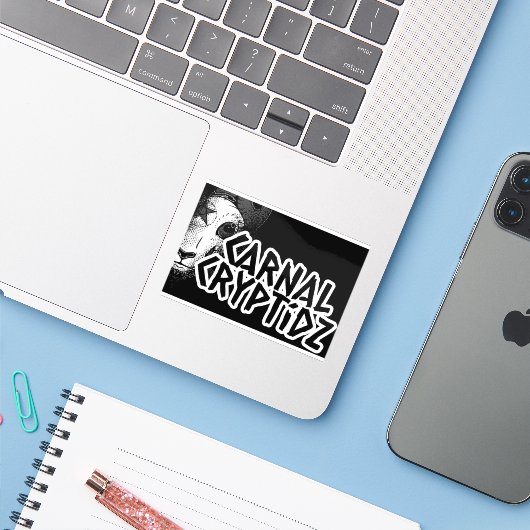 Eerste waarnemingen Carnal Cryptidz Sticker (Laptop met iPhone)