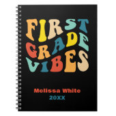 Eersteklas vibes terug naar school retro notitieboek (Voorkant)