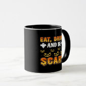 Eet, drink en wees eng grappig Halloween-essentiee Mok (Voorkant rechts)