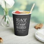 Eet, Drink & getrouwd! Chalkboard bruiloft Papieren Bekers<br><div class="desc">Deze papieren bekers zijn perfect voor iedereen die dit jaar een bruiloft of repetitie diner heeft. Het ontwerp is voorzien van typografie "eet,  drink & wees getrouwd" script op een krijtbord effect achtergrond en gemakkelijk te personaliseren sjabloon bewoordingen. Overeenkomende partij items zijn ook beschikbaar.</div>
