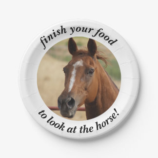 Eet je eten af om naar het paard te kijken papieren bordje