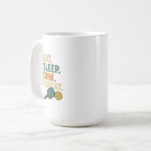 Eet. Slaap. Dink. Herhaal.  Koffiemok (Voorkant links)