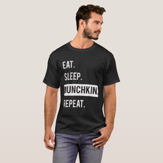 EET. SLAAP. MUNCHKIN .REPEAT. T-Shirt (Voorkant volledig)
