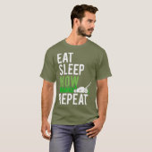 Eet slaap nu Herhaal Grappig gras maaien T-shirt (Voorkant volledig)
