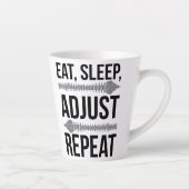 Eet, slaap, pas aan, herhaal het leven van de chir latte mok (Rechts)