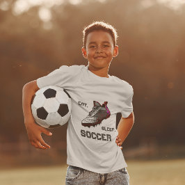 Eet. Slaap. Voetbal. Urban Soccer Boot. Kinder Voe T-shirt