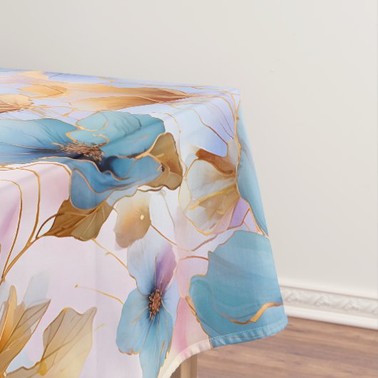 Eetherische Blauwe Bloemen in Zachte Pastels Alcoh Tafelkleed (Voorbeeld)