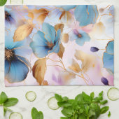 Eetherische Blauwe Bloemen in Zachte Pastels Alcoh Theedoek (Gevouwen)