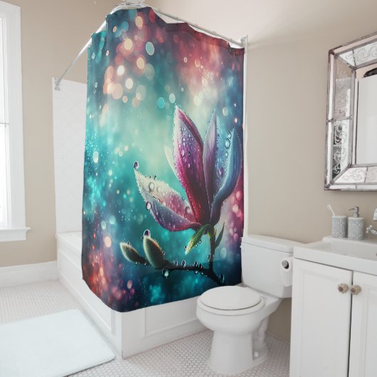 Eetherische Magnolia: regendruppels op bloemblaadj Douchegordijn (In situ)