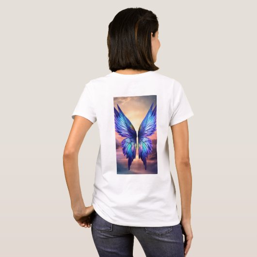 Eetherische vleugels: Abstracte vlinderelegantie T-shirt (Achterkant volledig)