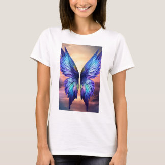 Eetherische vleugels: Abstracte vlinderelegantie T-shirt