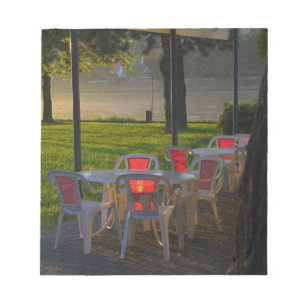 Eettafel en stoelen aan de Donau, Notitieblok