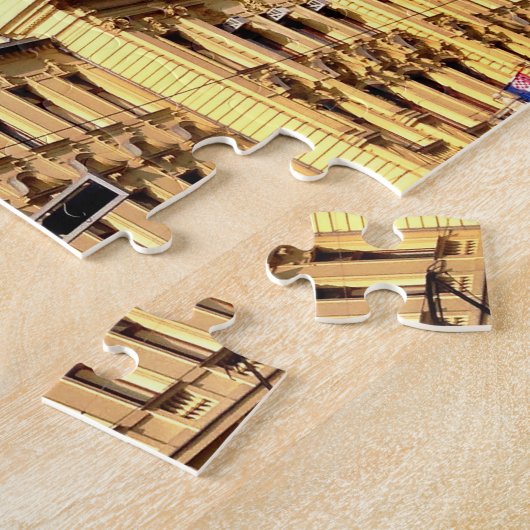 eeuwenoud gebouw in Zagreb Kroatië Legpuzzel (Zijkant)