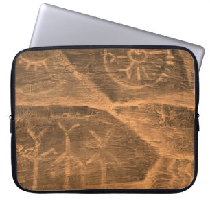 eeuwenoud ontwerp op de grotmuur. geschiedenis van laptop sleeve