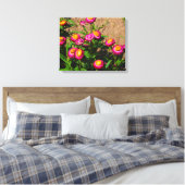 Eeuwigdurend in een bloementuin Canvasprint Canvas Afdruk (Insitu (Slaapkamer))