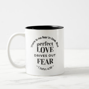 Eeuwige liefde - 1 Johannes 4:18 Schriftgedeelte K Tweekleurige Koffiemok