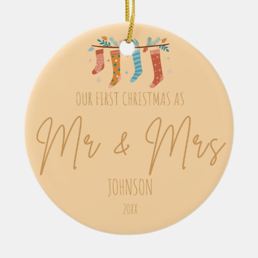 Eeuwige Omhelzing - Mr & Mrs Eerste Kerstmis Keramisch Ornament (Voorkant)