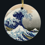 Eeuwige Sereniteit: De Grote Golf Ukiyo-e Keramisch Ornament<br><div class="desc">Dompel jezelf onder in de tijdloze schoonheid van Hokusai's iconische meesterwerk met ons "Eeuwige Sereniteit" ornament. Deze Japanse Ukiyo-e houtsnede print van The Great Wave in Kanagawa is met precisie en zorg gemaakt en komt tot leven in de kleinste details. De gladde, scherpe focus legt elke nuance vast, waardoor je...</div>