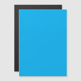 Effen cyaanblauwe achtergrond magnetische uitnodiging