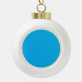 Effen helderblauwe achtergrond keramische bal ornament (Voorkant)