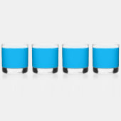 Effen helderblauwe achtergrond whisky glas (Rechts)