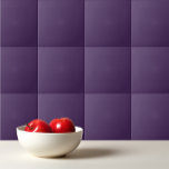 Effen kleur effen donker paarse acai berry tegeltje<br><div class="desc">Effen kleur effen donker paarse acai berry ontwerp.</div>