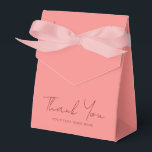 Effen kleur typografie roze perzik dank u bedankdoosjes<br><div class="desc">Aangepaste dank u tekst Elegante moderne Sjabloon Roze perzik Effen kleur Typografie Script Crafts & Party Supplies / Cadeauverpakking / Favorietendozen / Tent Favor Box.</div>