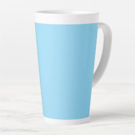 Effen lichtblauwe achtergrond egaal gekleurd latte mok