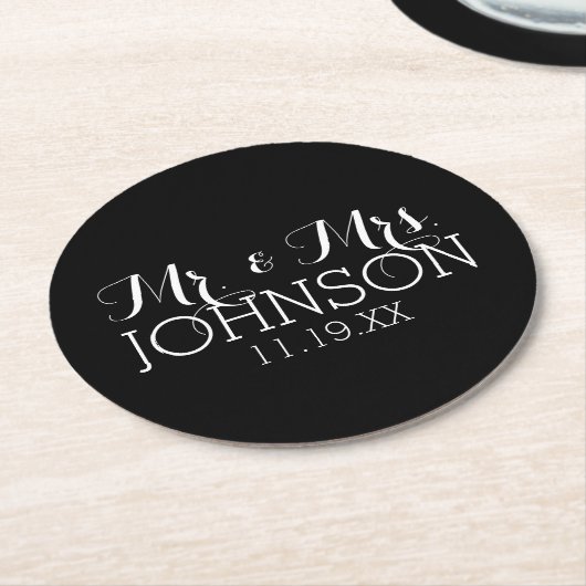 Effen zwarte huwstfeestgeschenken voor Mr & Mrs Ronde Kartonnen Onderzetter (Gebogen)