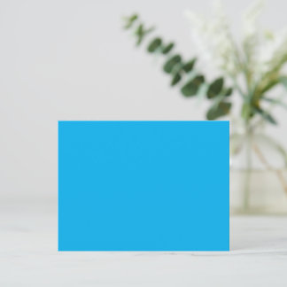 Effene blauwe lucht achtergrond briefkaart