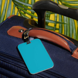Effene helderblauwe achtergrond met een gladde tex bagagelabel