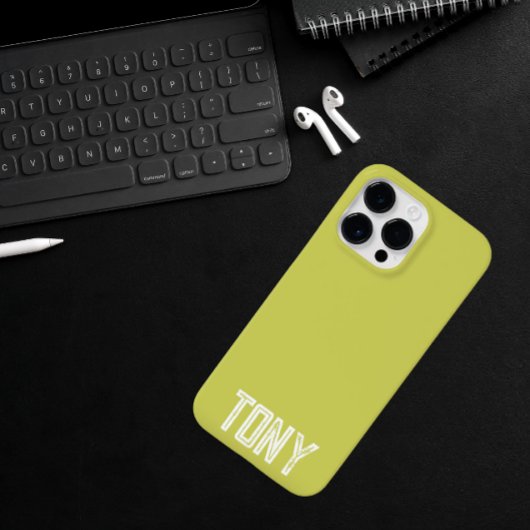 Effengroen met vaste gele aangepaste naammonogram iPhone hoesje