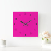 Efficiënt heet roze met zwarte letters vierkante klok (Huis)