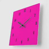 Efficiënt heet roze met zwarte letters vierkante klok (Hoek)