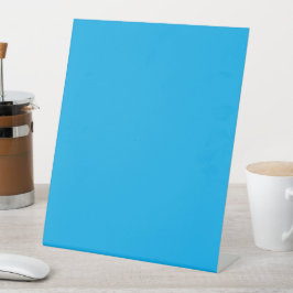 Efficiënte Cyaanblauwe Achtergrond | Zomer Minimaa Reclamebord Met Voetstuk