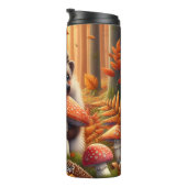 Egel die een paddenstoel vasthoudt in de herfst thermosbeker (Geroteerd rechts)