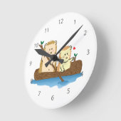 Egel-koppel dat op een houten boot vaart ronde klok (Hoek)