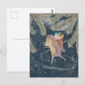 Egel op ski's. Mandje met cadeau op de schouder Briefkaart (Voorkant / Achterkant)
