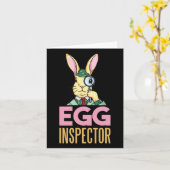 Egg Inspector Paashaas Grappig Konijn Egg Hunting Kaart (Gele Bloem)